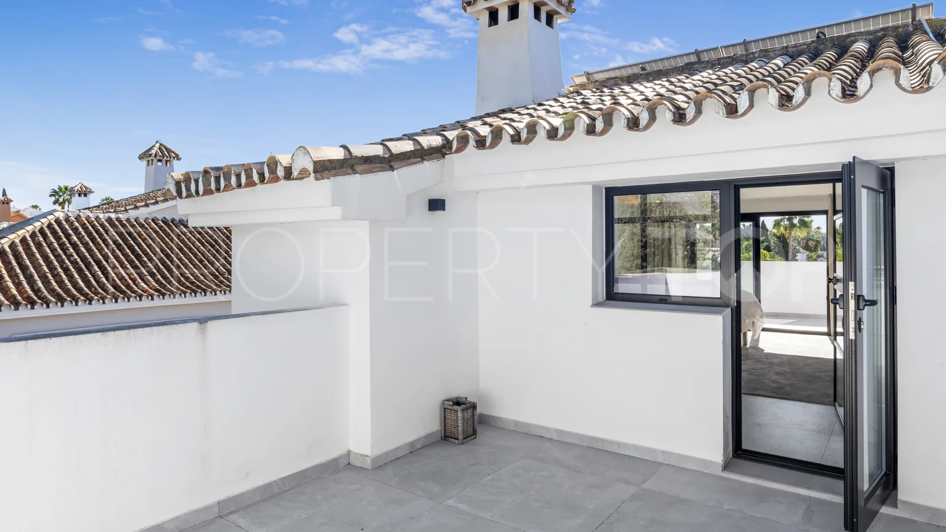 Buy villa in Nueva Andalucia with 6 bedrooms