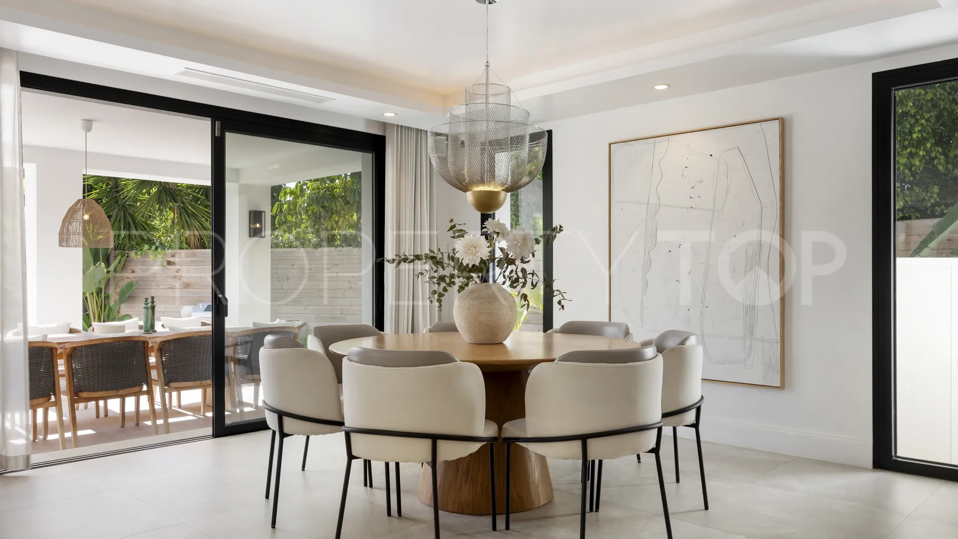 Buy villa in Nueva Andalucia with 6 bedrooms
