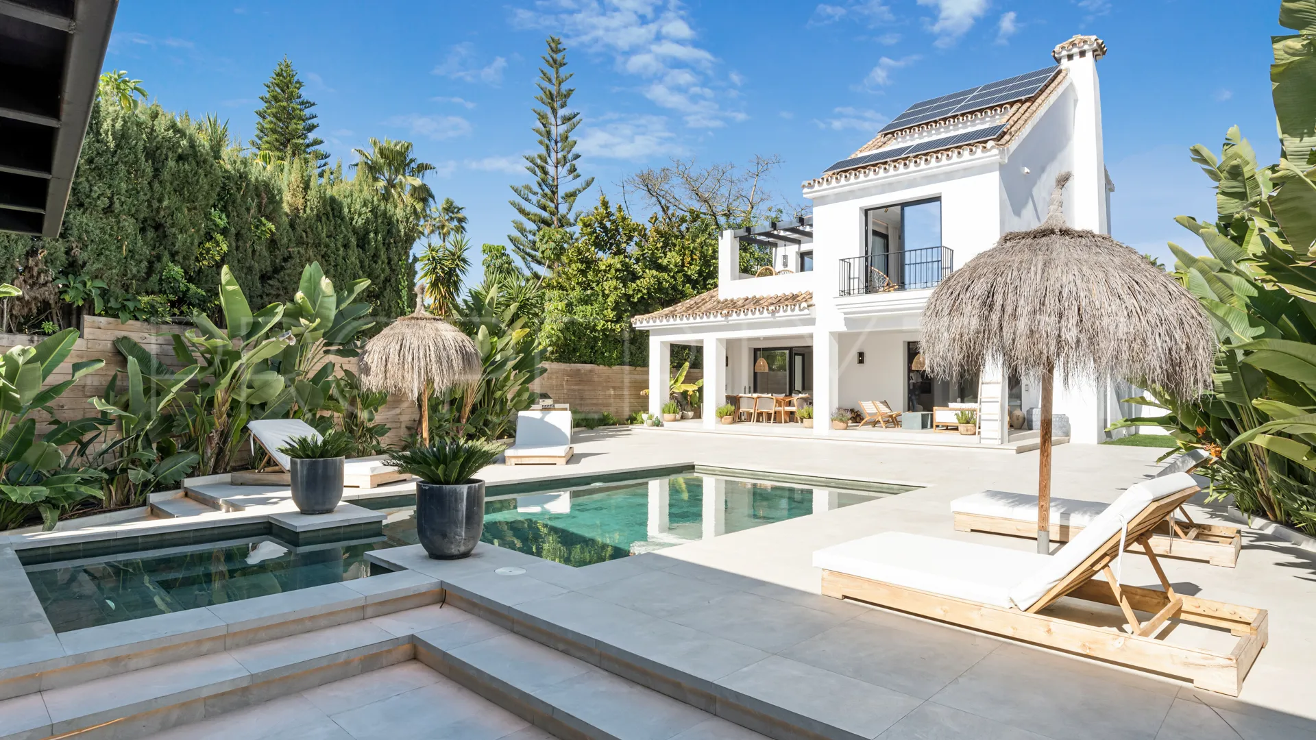 Buy villa in Nueva Andalucia with 6 bedrooms