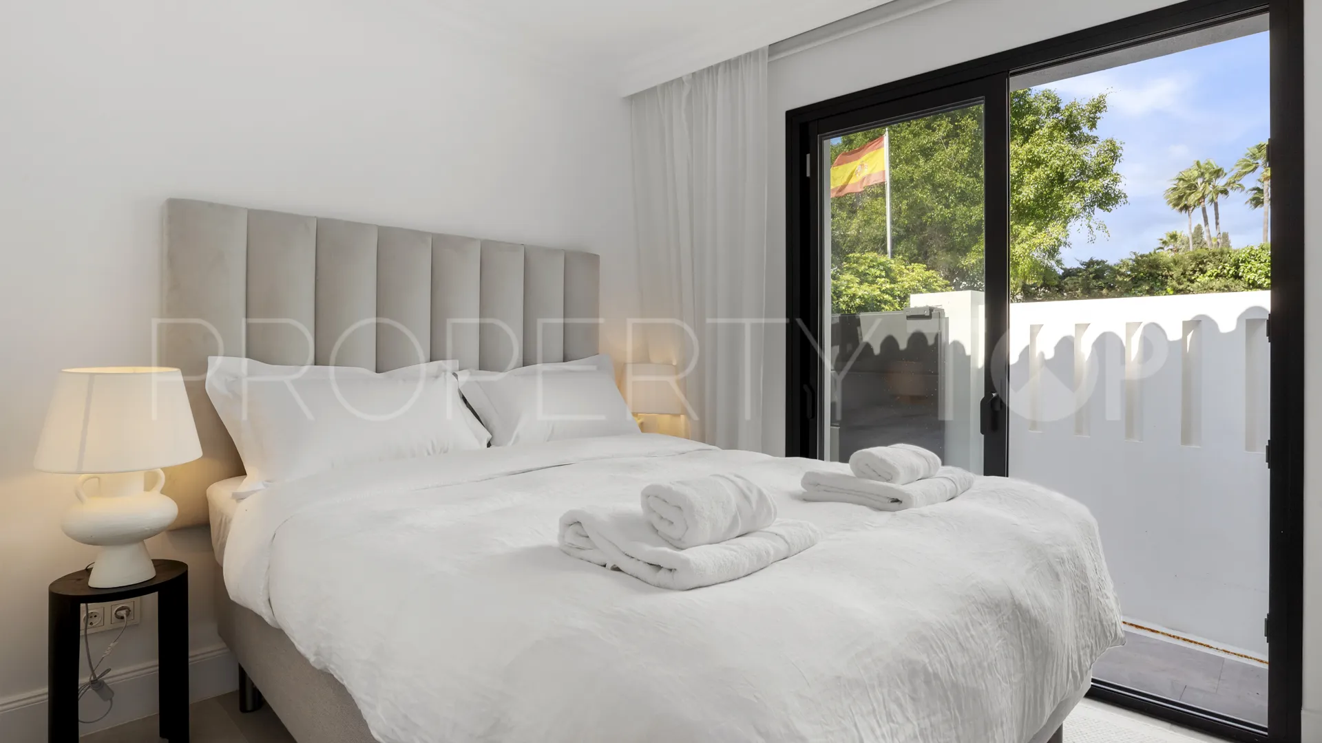 Buy villa in Nueva Andalucia with 6 bedrooms
