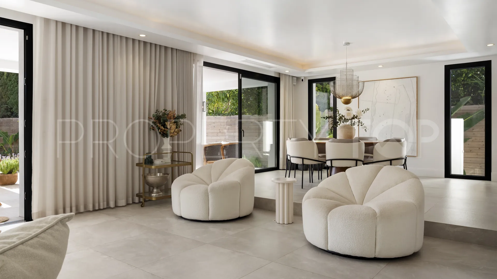Buy villa in Nueva Andalucia with 6 bedrooms
