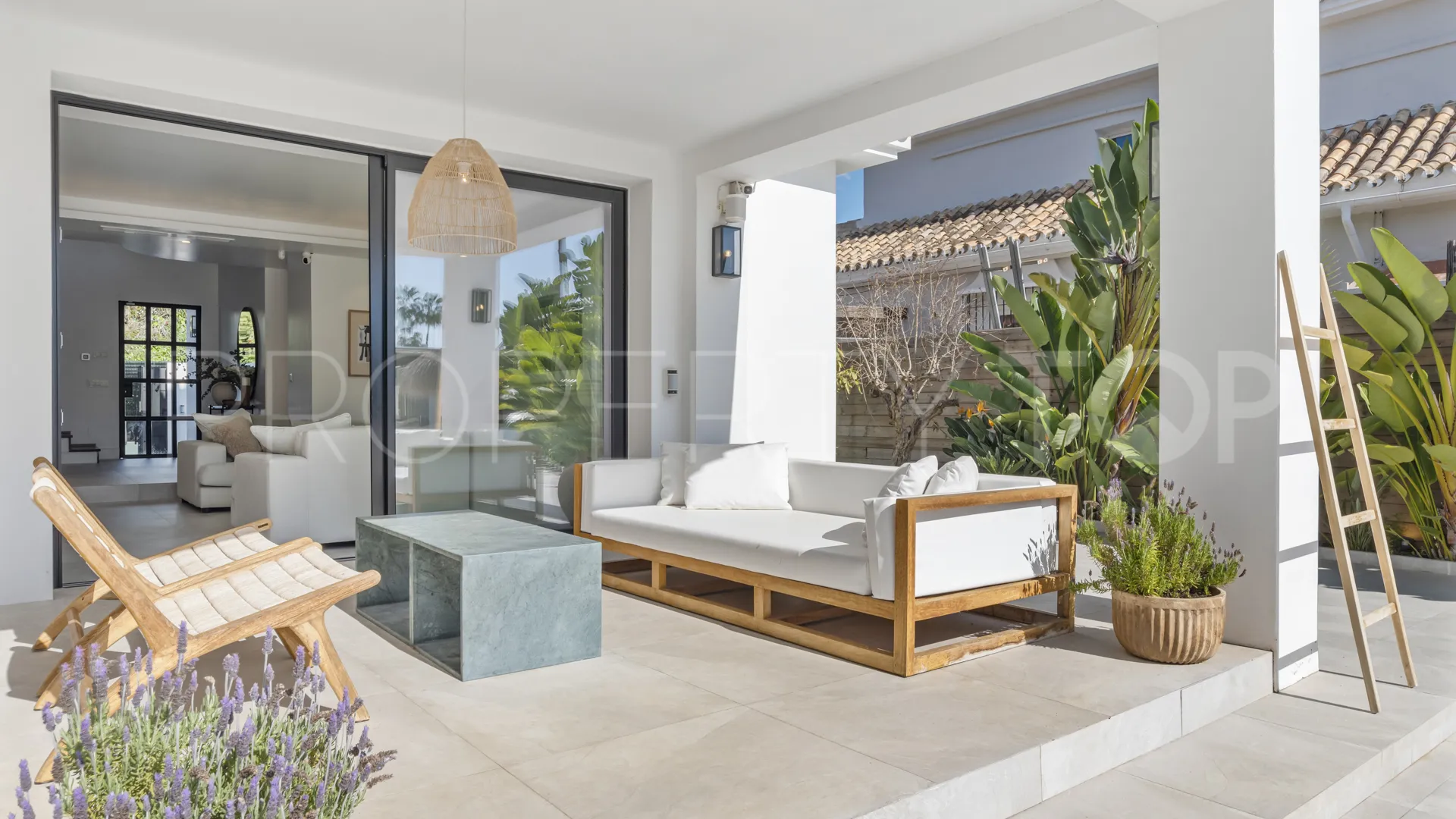 Buy villa in Nueva Andalucia with 6 bedrooms