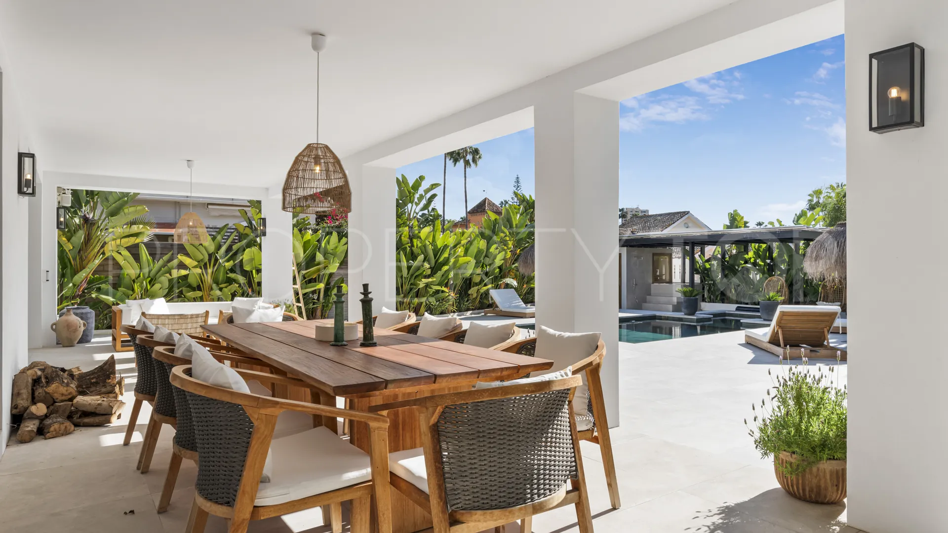 Buy villa in Nueva Andalucia with 6 bedrooms