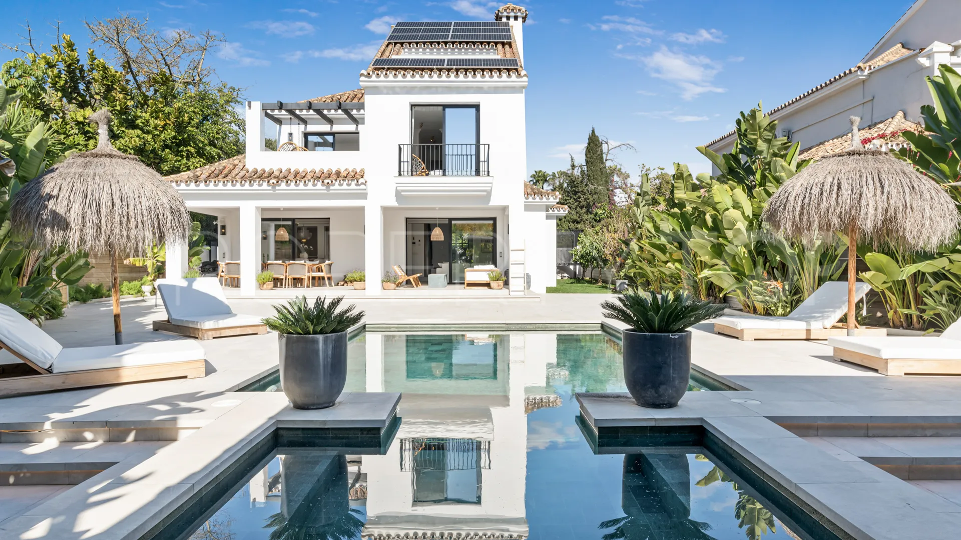 Buy villa in Nueva Andalucia with 6 bedrooms