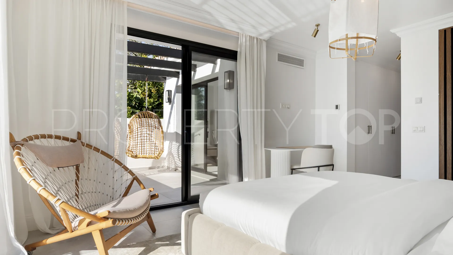 Buy villa in Nueva Andalucia with 6 bedrooms