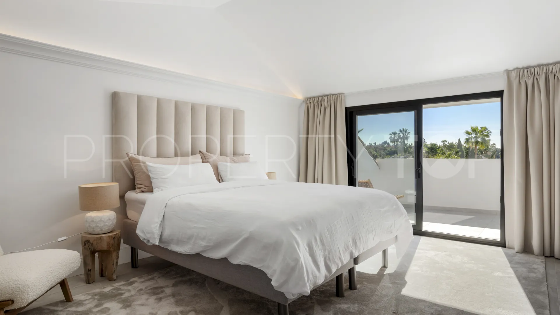 Buy villa in Nueva Andalucia with 6 bedrooms