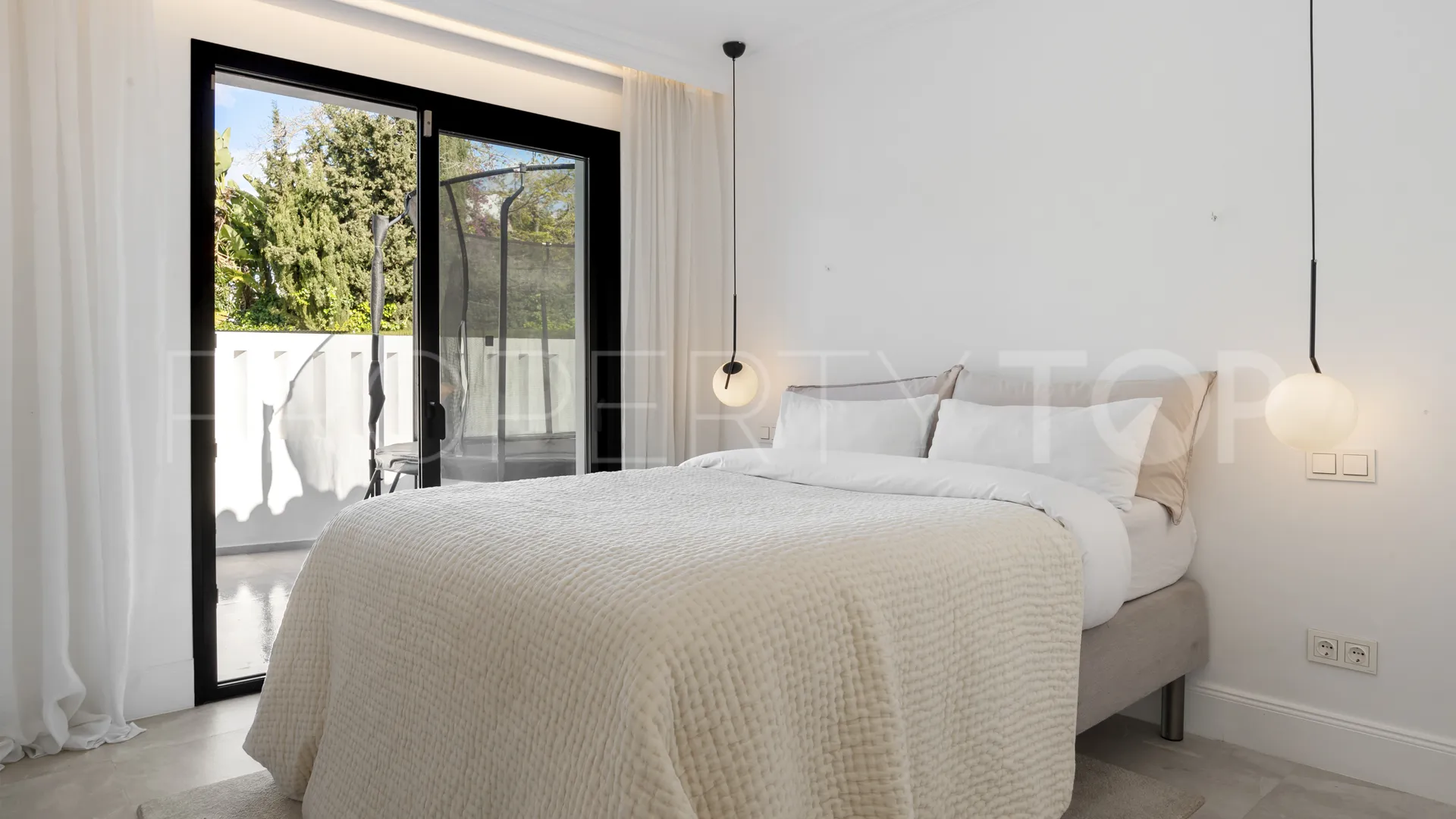 Buy villa in Nueva Andalucia with 6 bedrooms