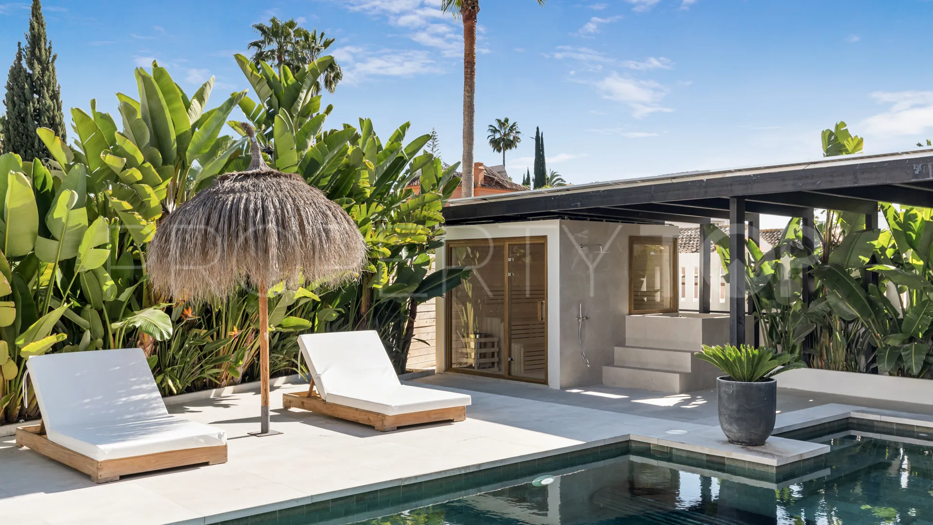 Buy villa in Nueva Andalucia with 6 bedrooms