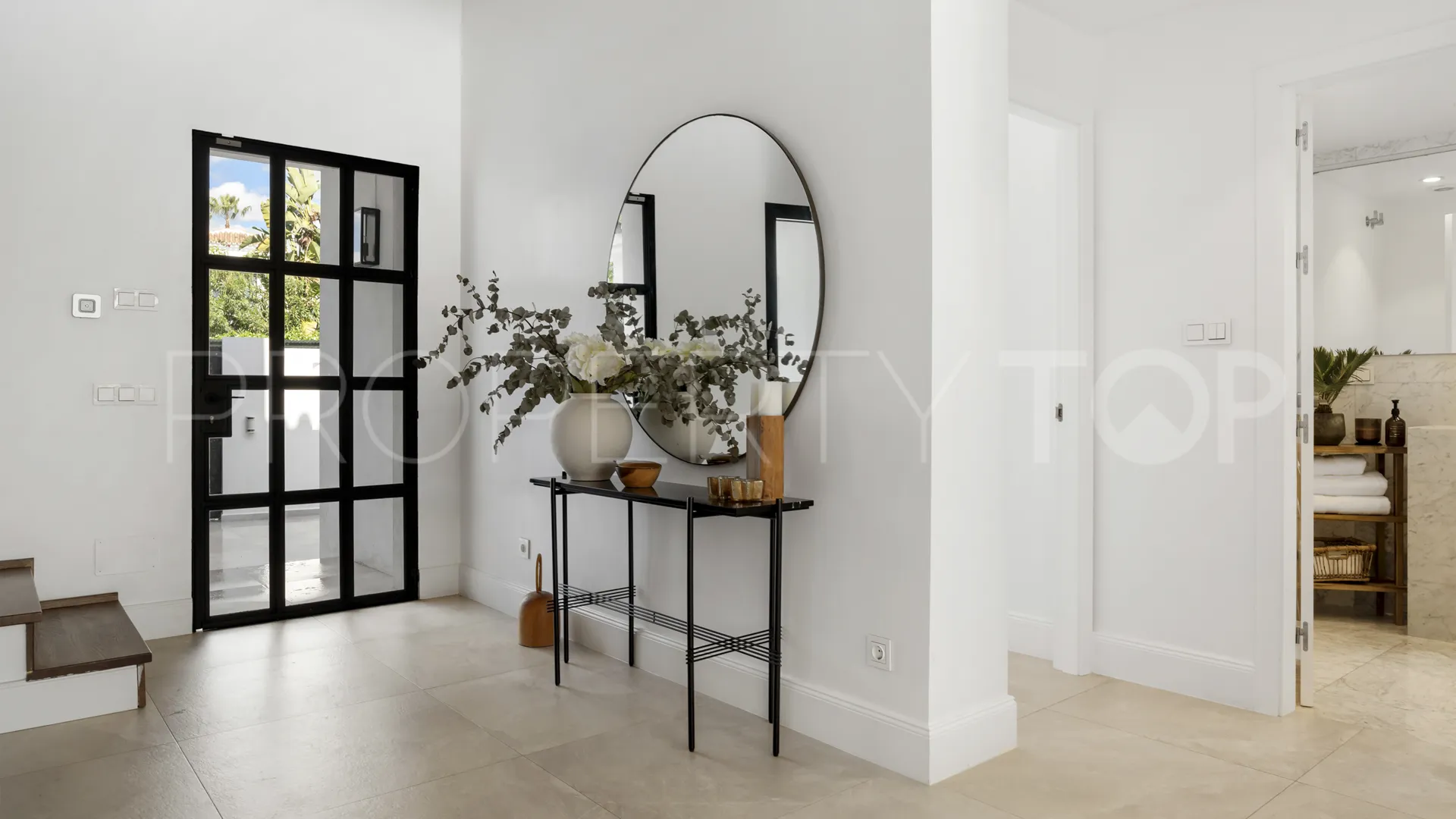 Buy villa in Nueva Andalucia with 6 bedrooms