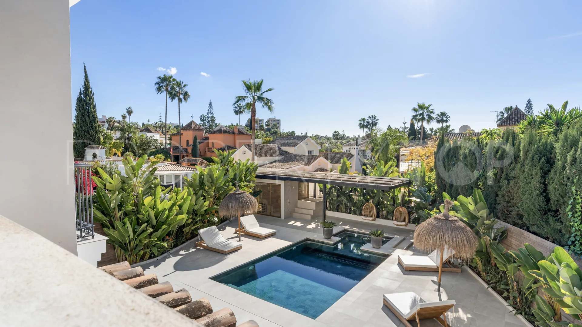 Buy villa in Nueva Andalucia with 6 bedrooms