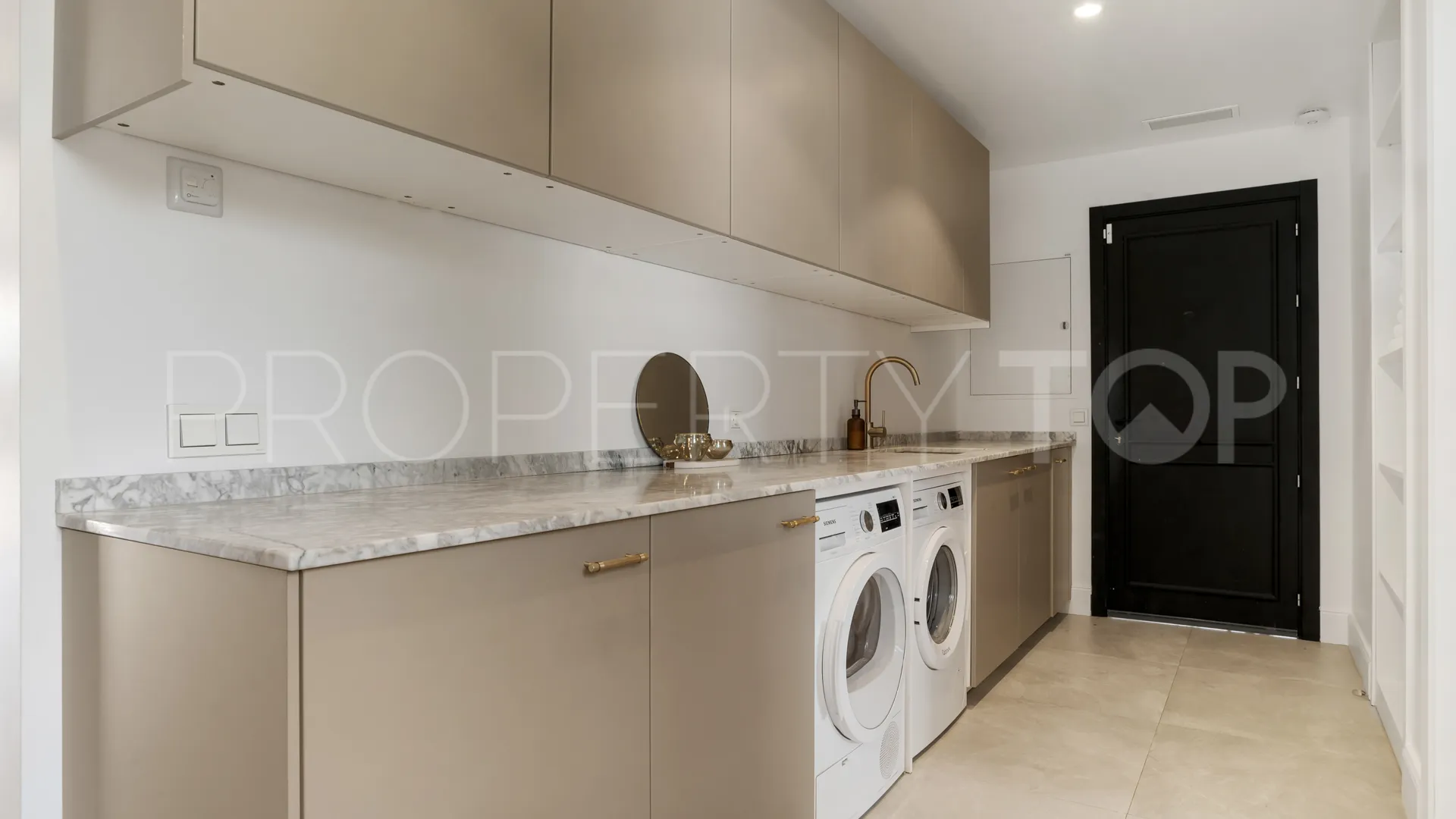 Buy villa in Nueva Andalucia with 6 bedrooms