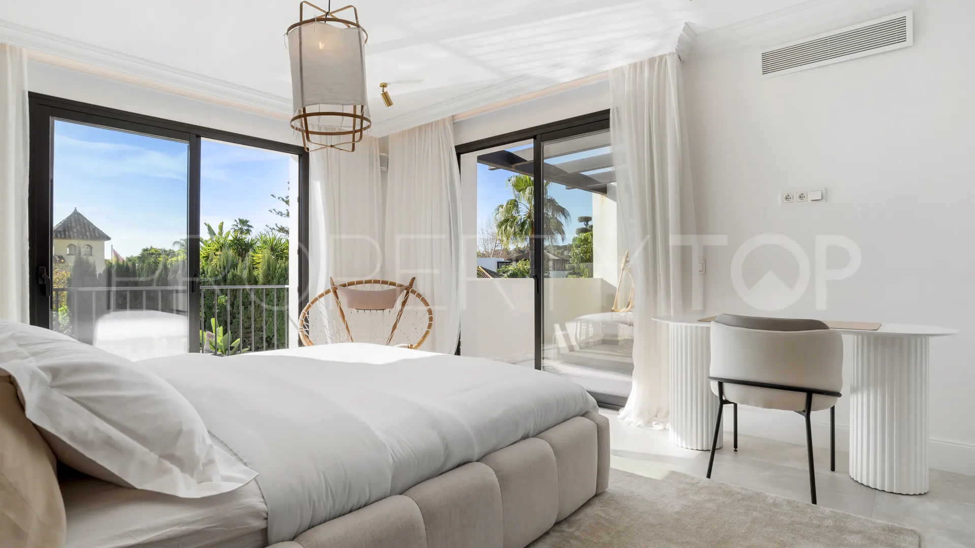 Buy villa in Nueva Andalucia with 6 bedrooms