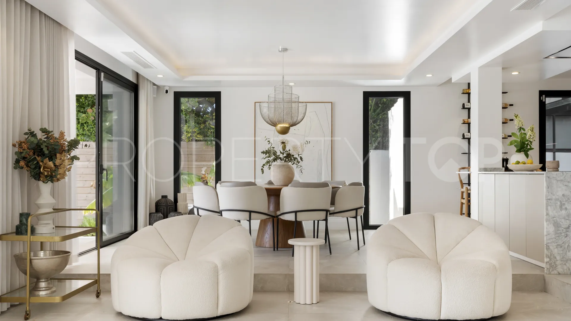 Buy villa in Nueva Andalucia with 6 bedrooms