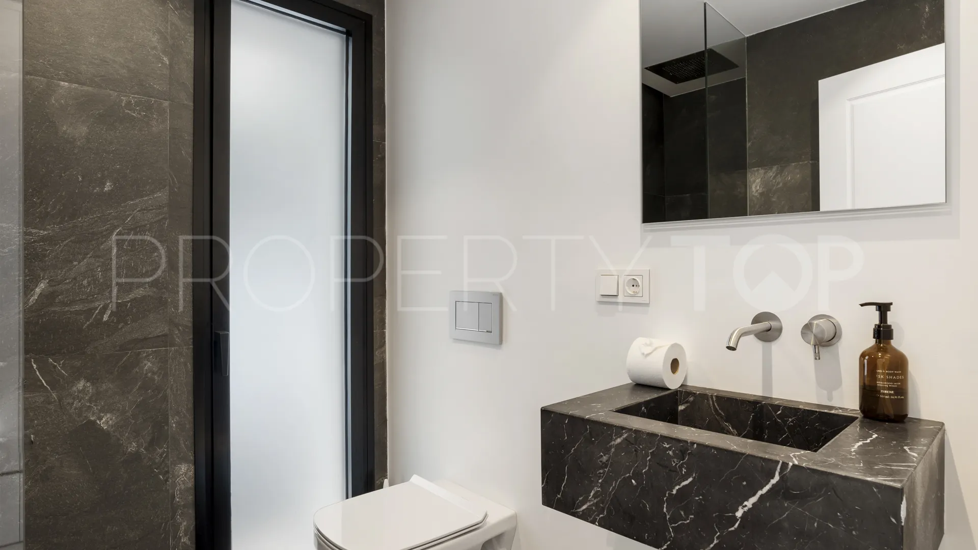 Buy villa in Nueva Andalucia with 6 bedrooms