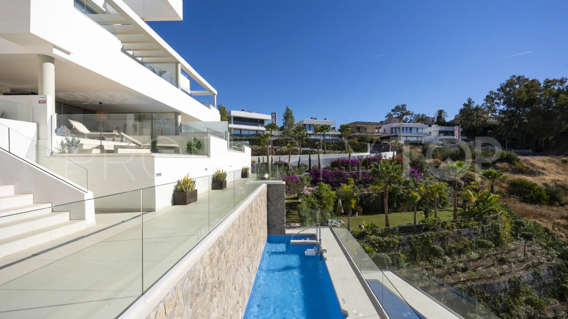 Atico duplex con 3 dormitorios en venta en La Morelia de Marbella