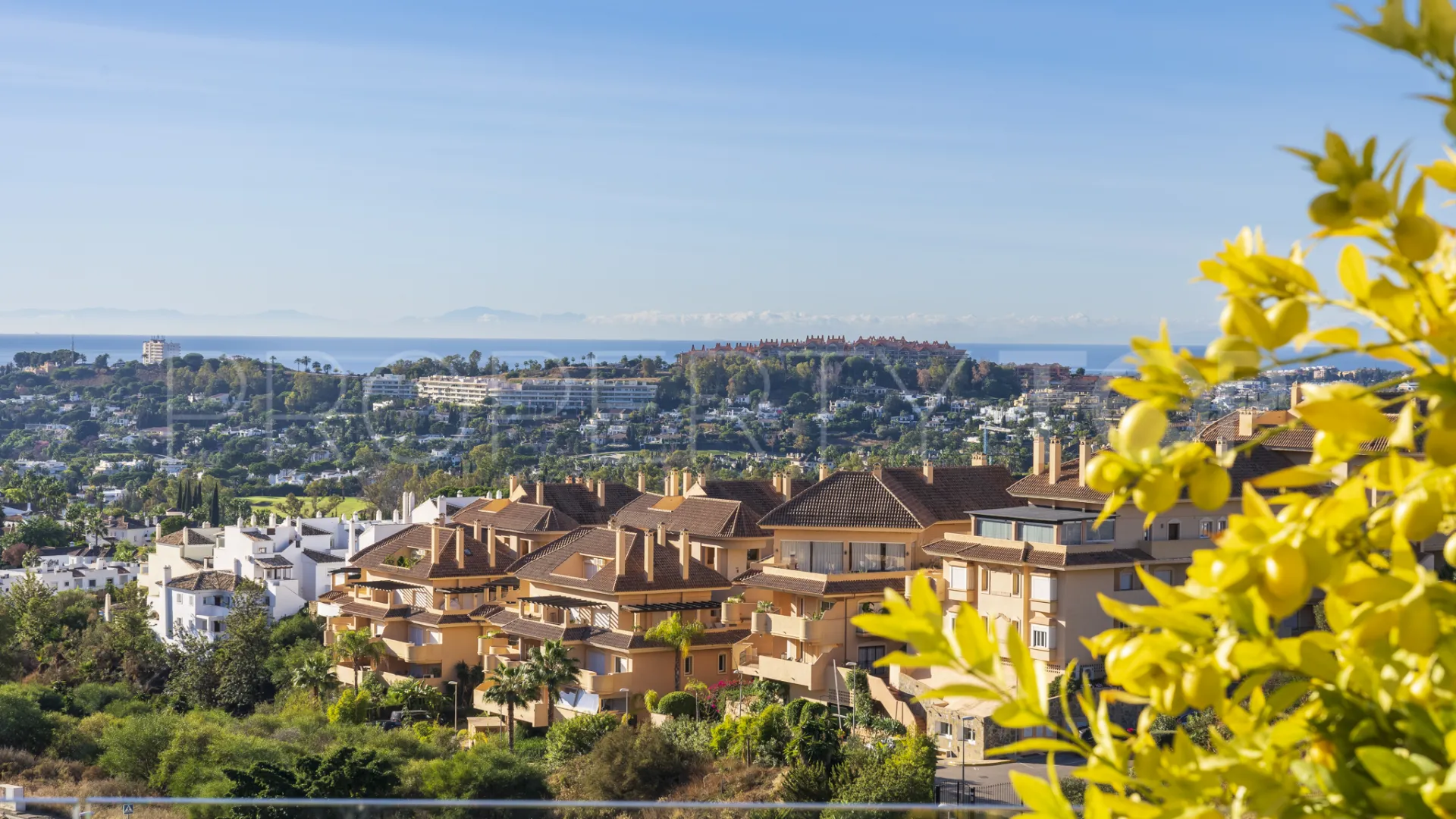 Atico duplex con 3 dormitorios en venta en La Morelia de Marbella