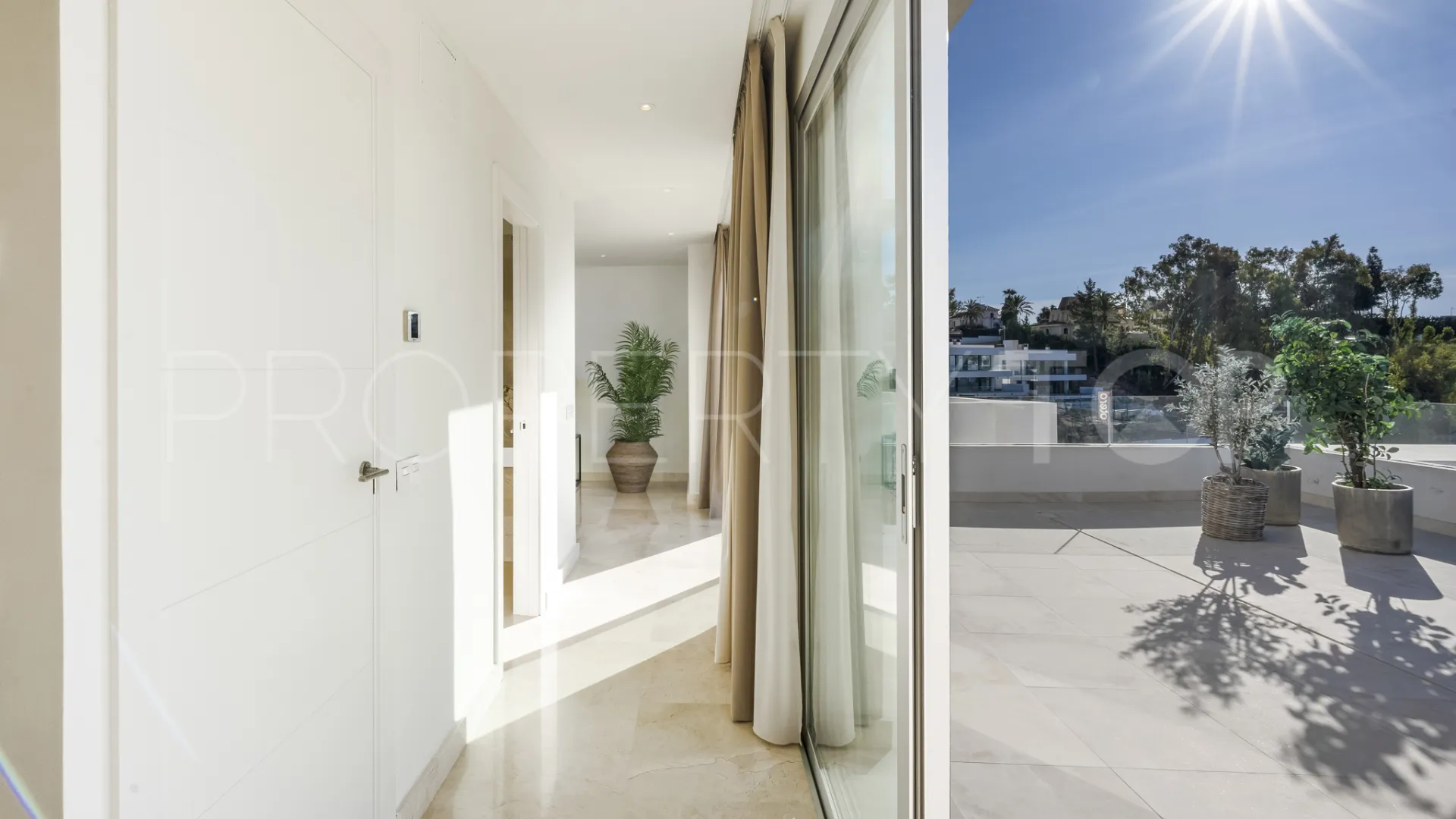 Atico duplex con 3 dormitorios en venta en La Morelia de Marbella