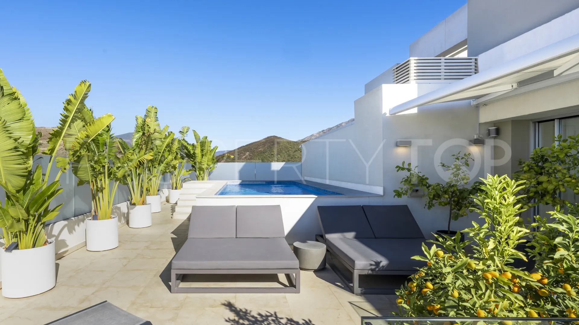 Atico duplex con 3 dormitorios en venta en La Morelia de Marbella