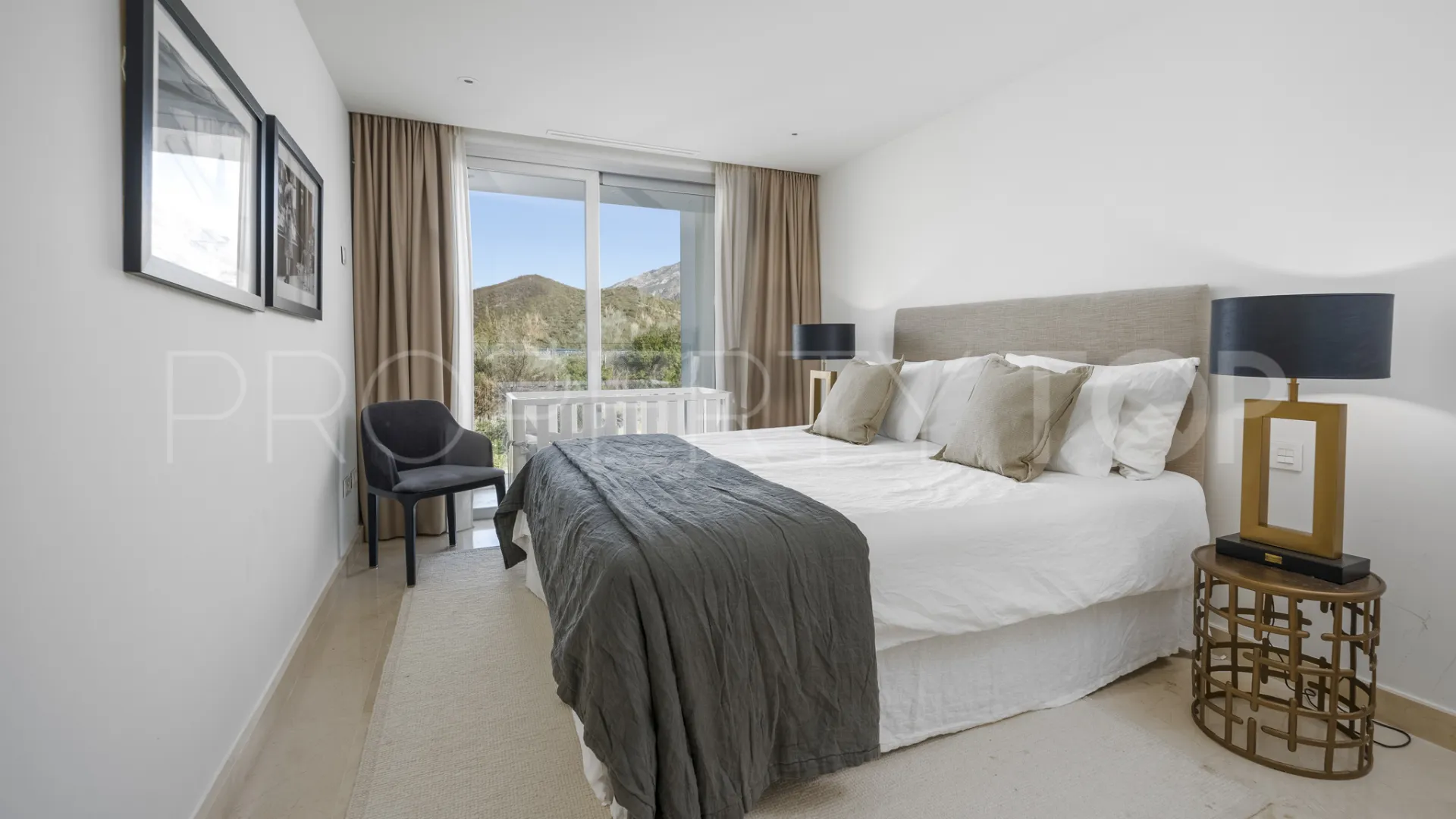 Atico duplex con 3 dormitorios en venta en La Morelia de Marbella