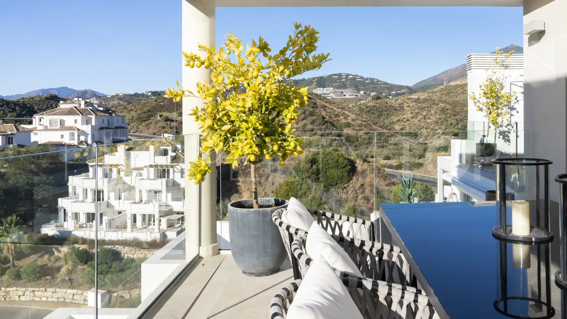 Atico duplex con 3 dormitorios en venta en La Morelia de Marbella