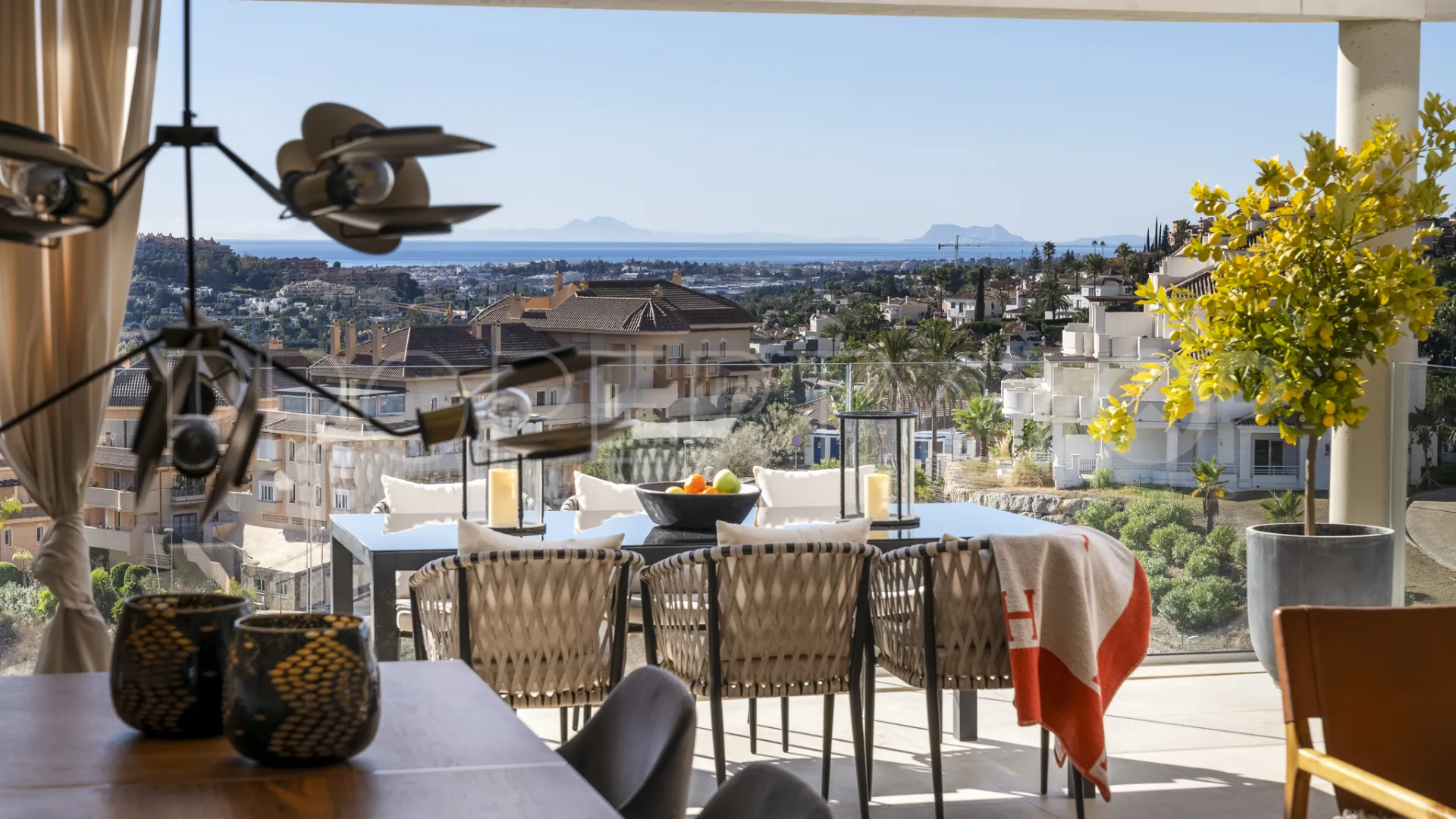 Atico duplex con 3 dormitorios en venta en La Morelia de Marbella