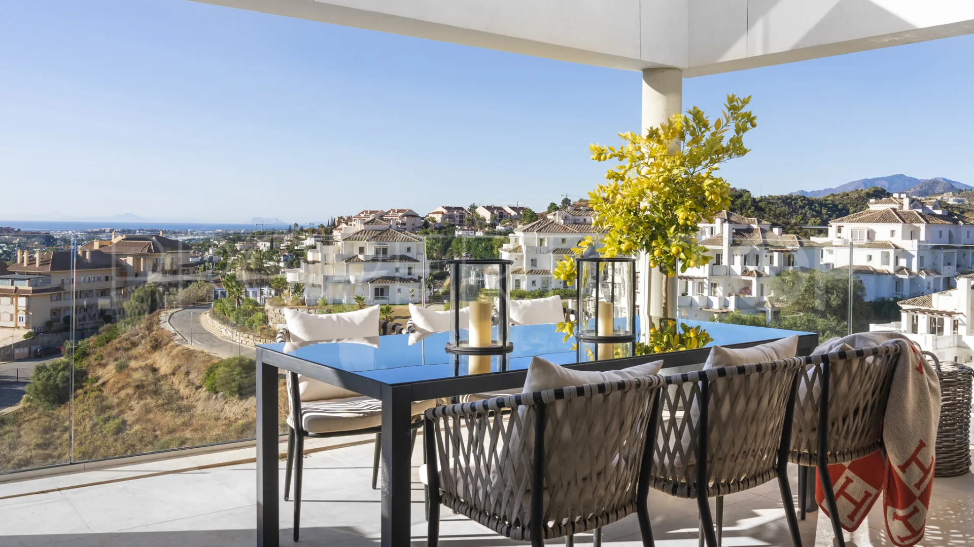Atico duplex con 3 dormitorios en venta en La Morelia de Marbella