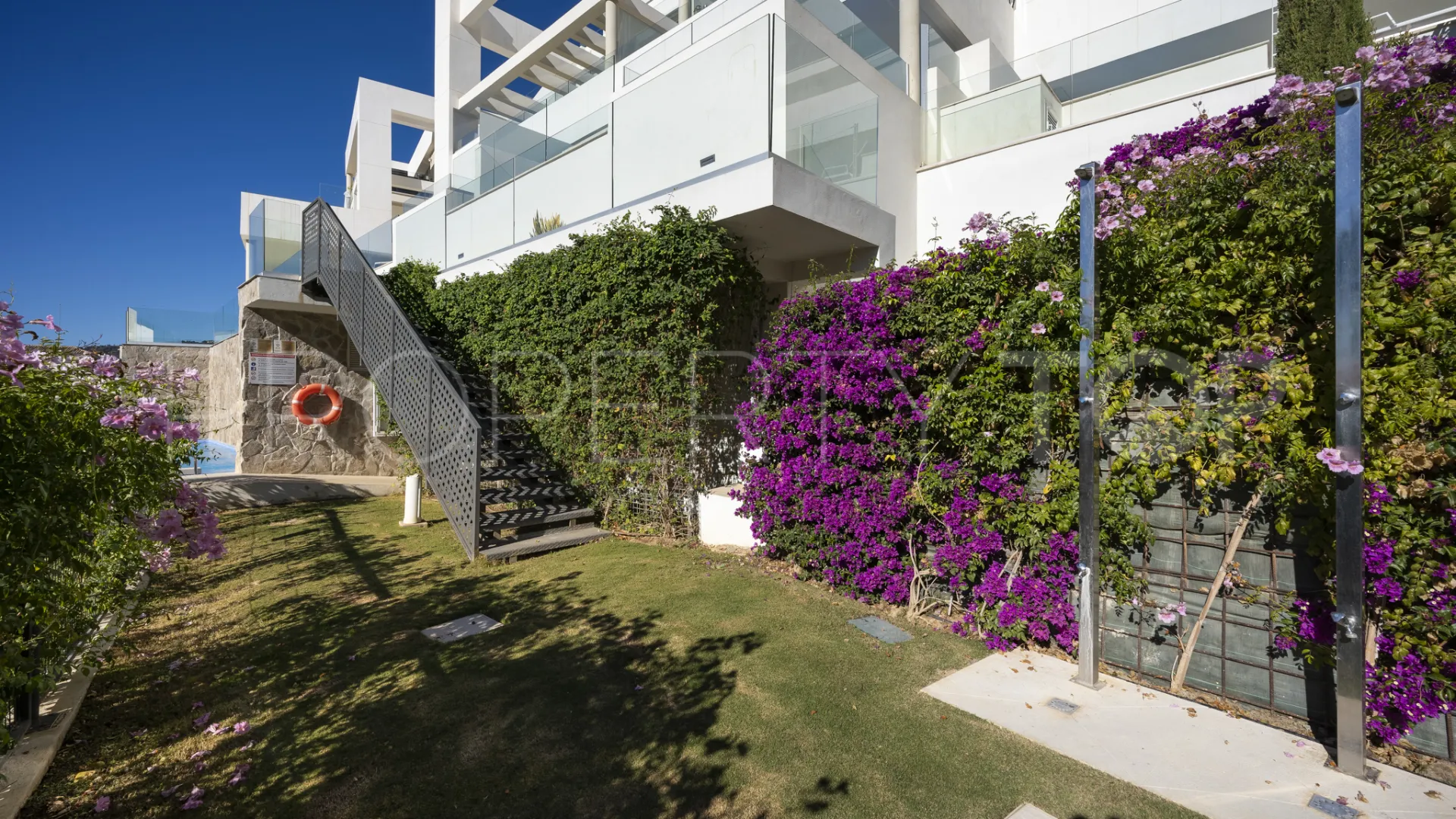 Atico duplex con 3 dormitorios en venta en La Morelia de Marbella