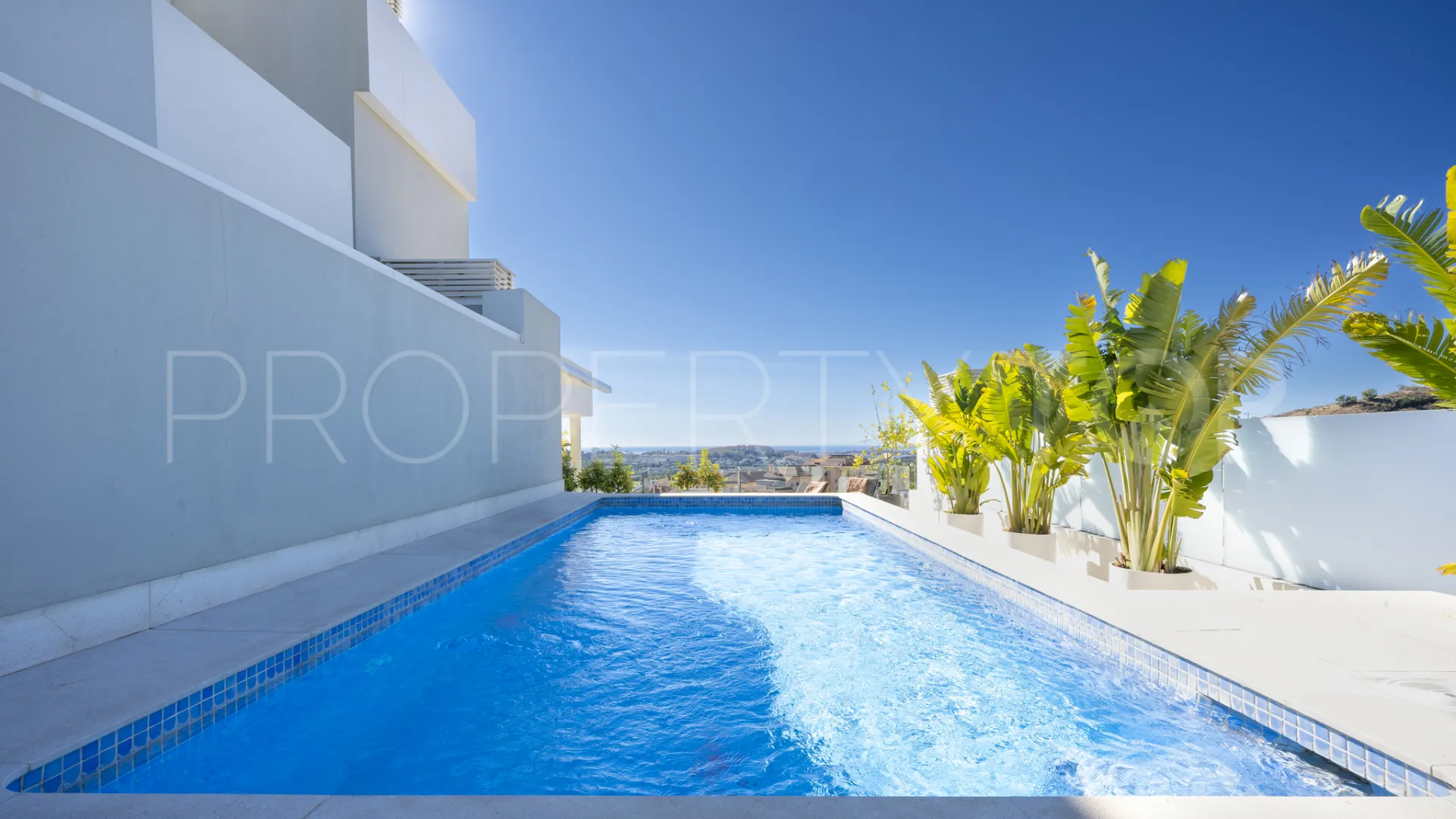 Atico duplex con 3 dormitorios en venta en La Morelia de Marbella