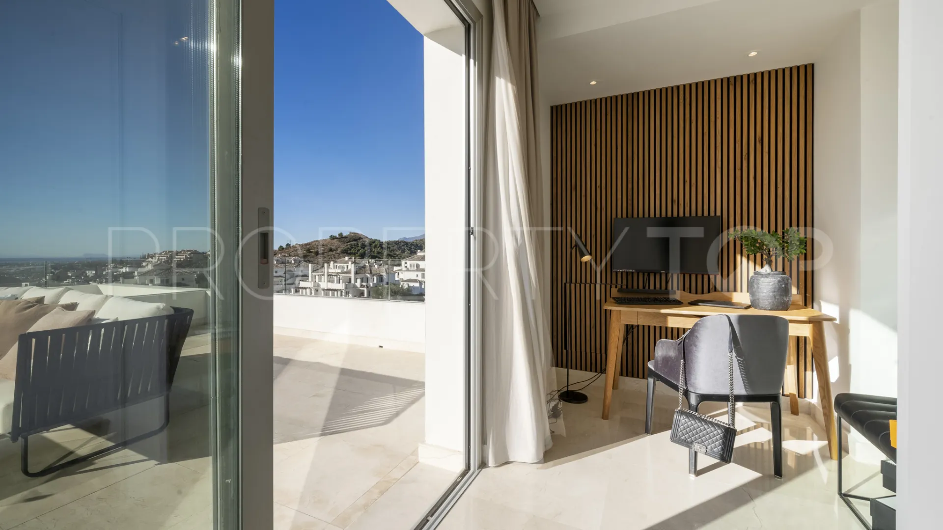 Atico duplex con 3 dormitorios en venta en La Morelia de Marbella