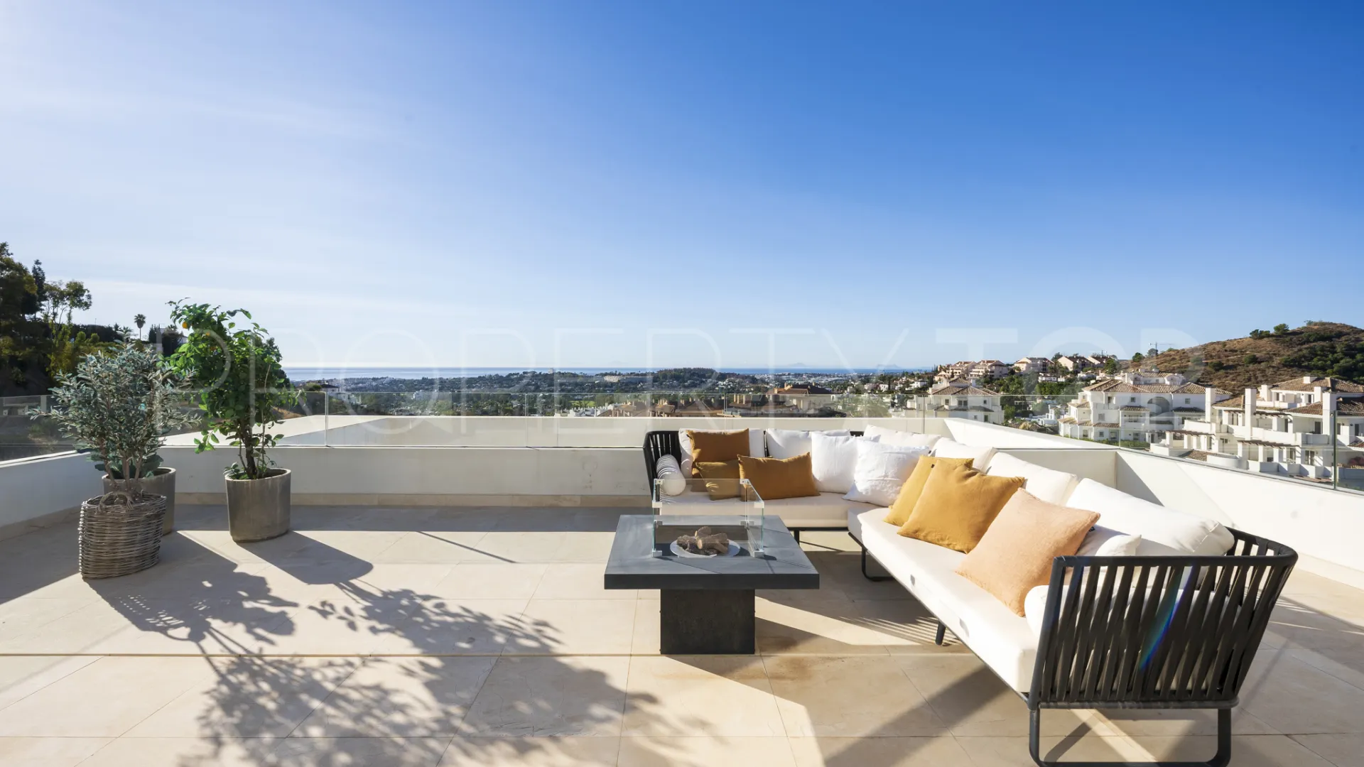 Atico duplex con 3 dormitorios en venta en La Morelia de Marbella