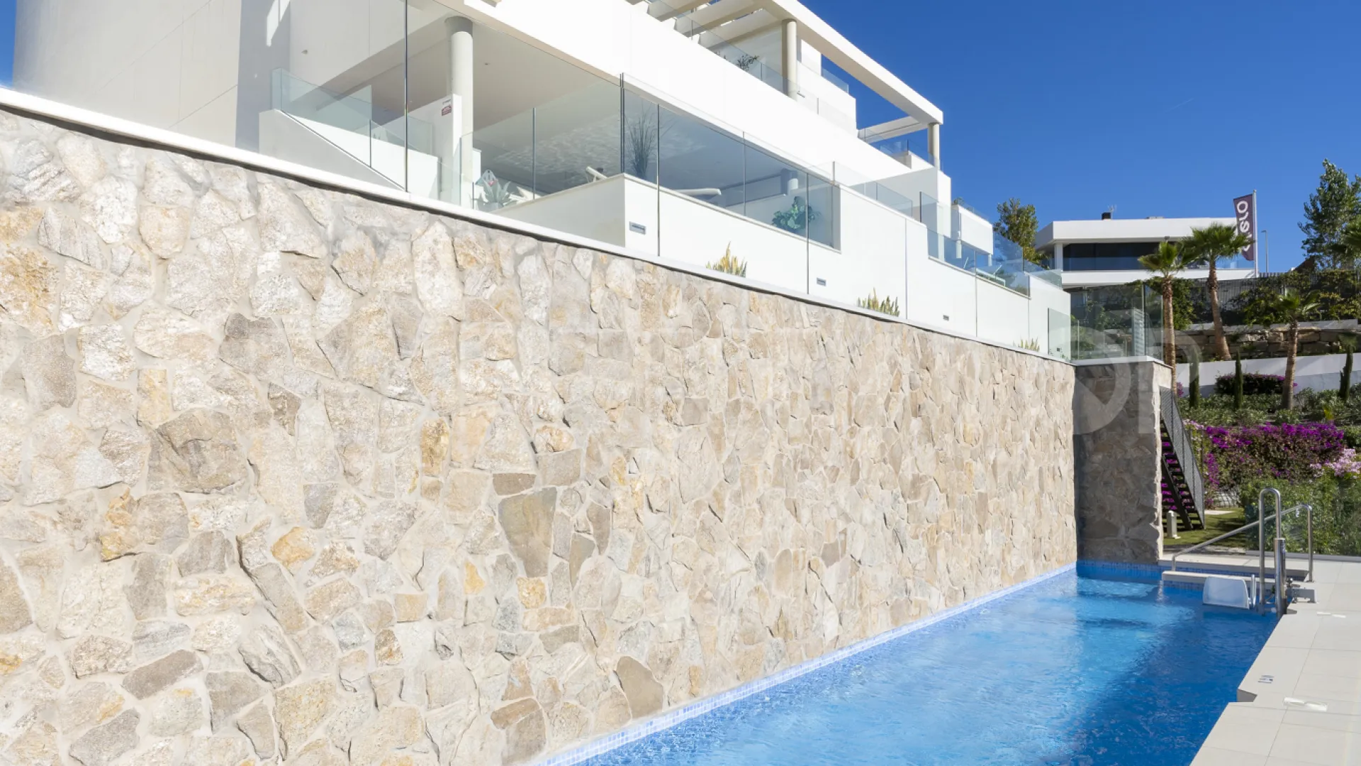 Atico duplex con 3 dormitorios en venta en La Morelia de Marbella