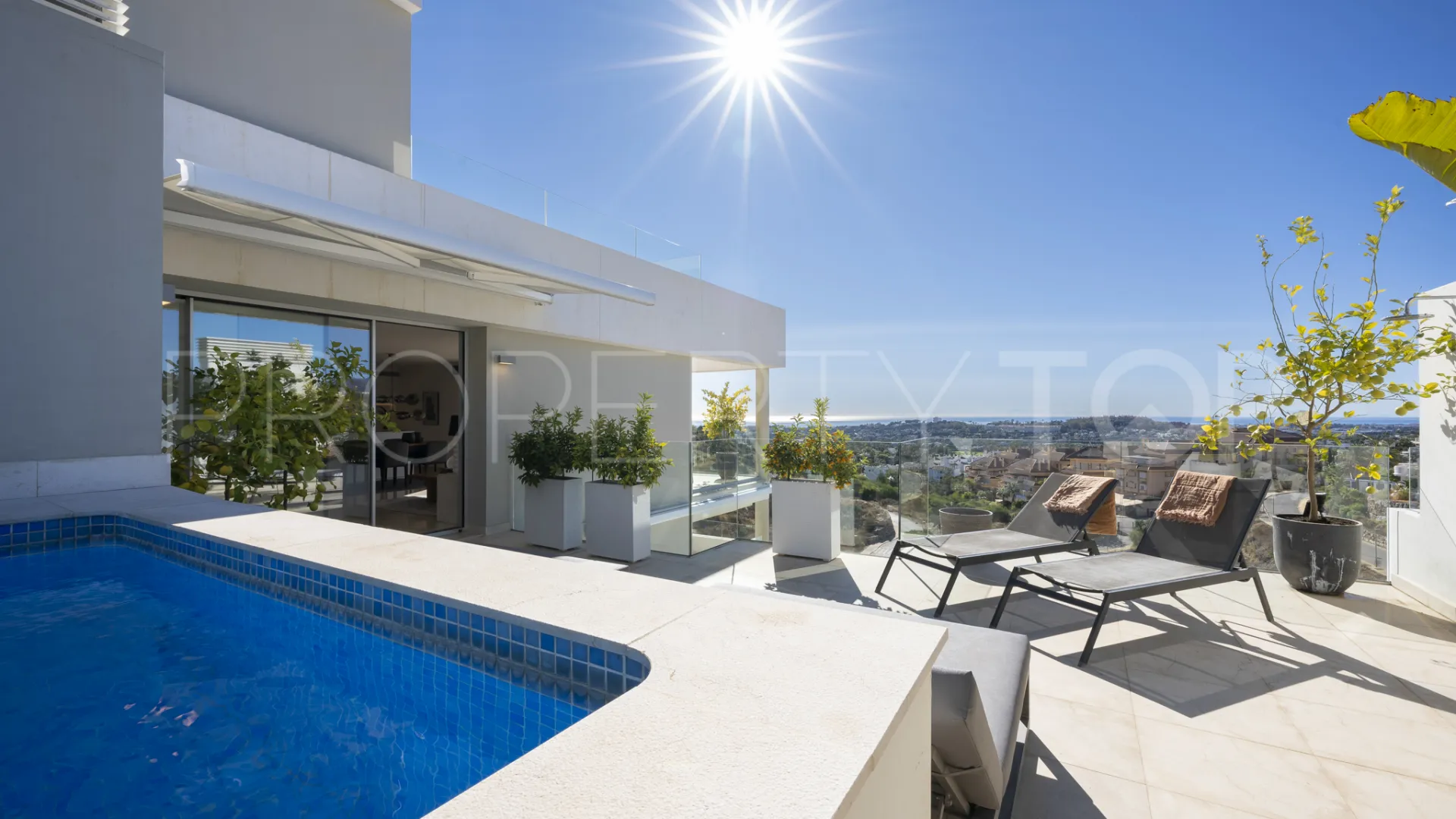 Atico duplex con 3 dormitorios en venta en La Morelia de Marbella