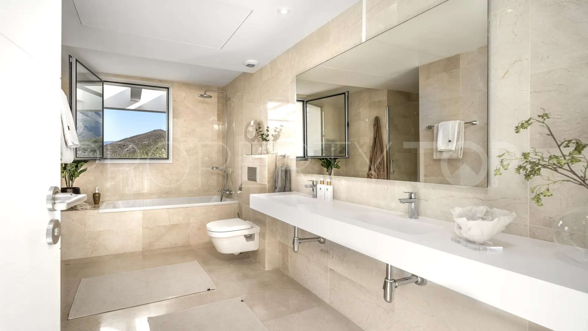 Atico duplex con 3 dormitorios en venta en La Morelia de Marbella