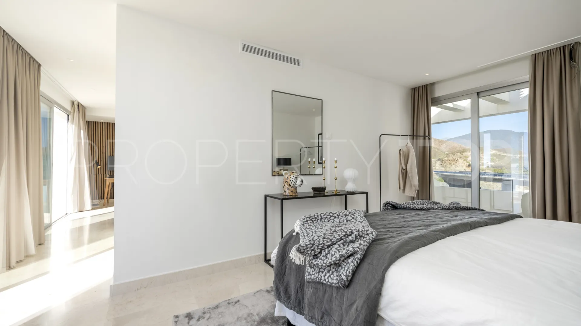Atico duplex con 3 dormitorios en venta en La Morelia de Marbella
