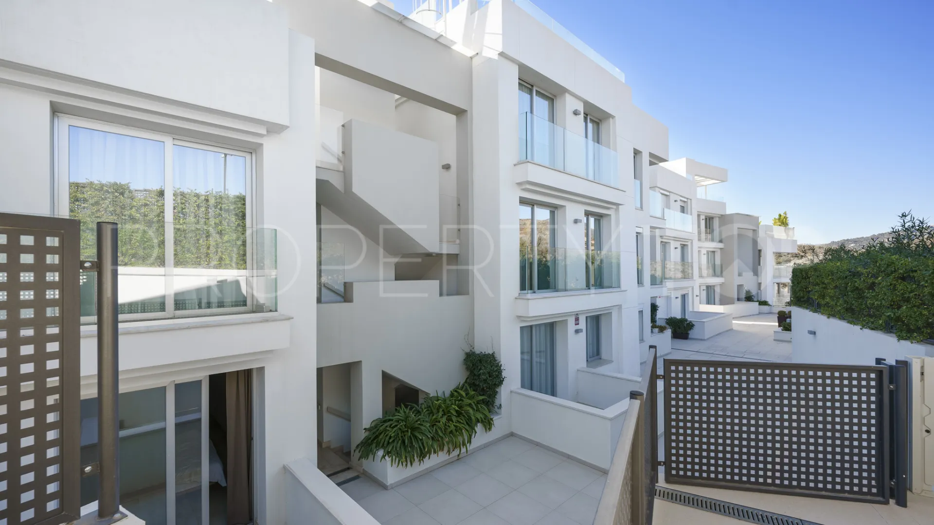 Atico duplex con 3 dormitorios en venta en La Morelia de Marbella