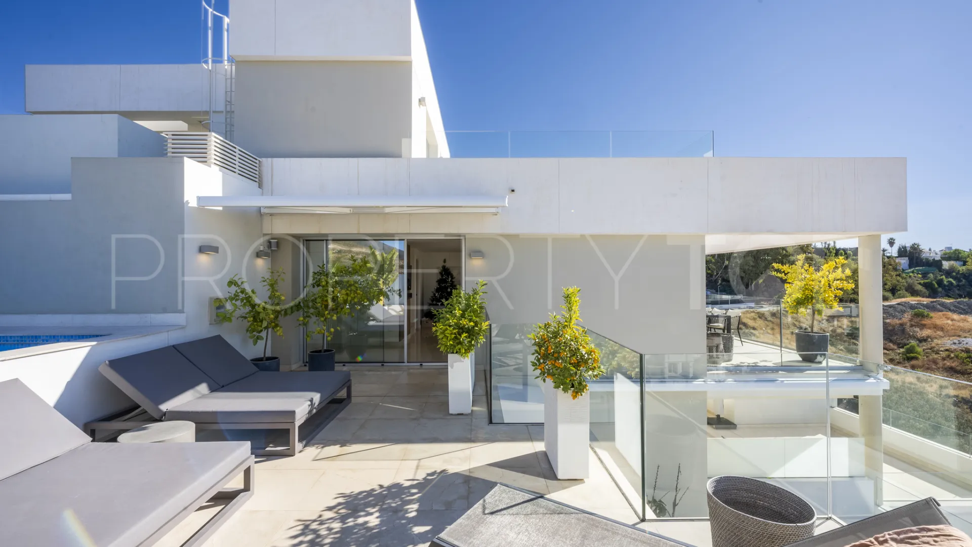 Atico duplex con 3 dormitorios en venta en La Morelia de Marbella