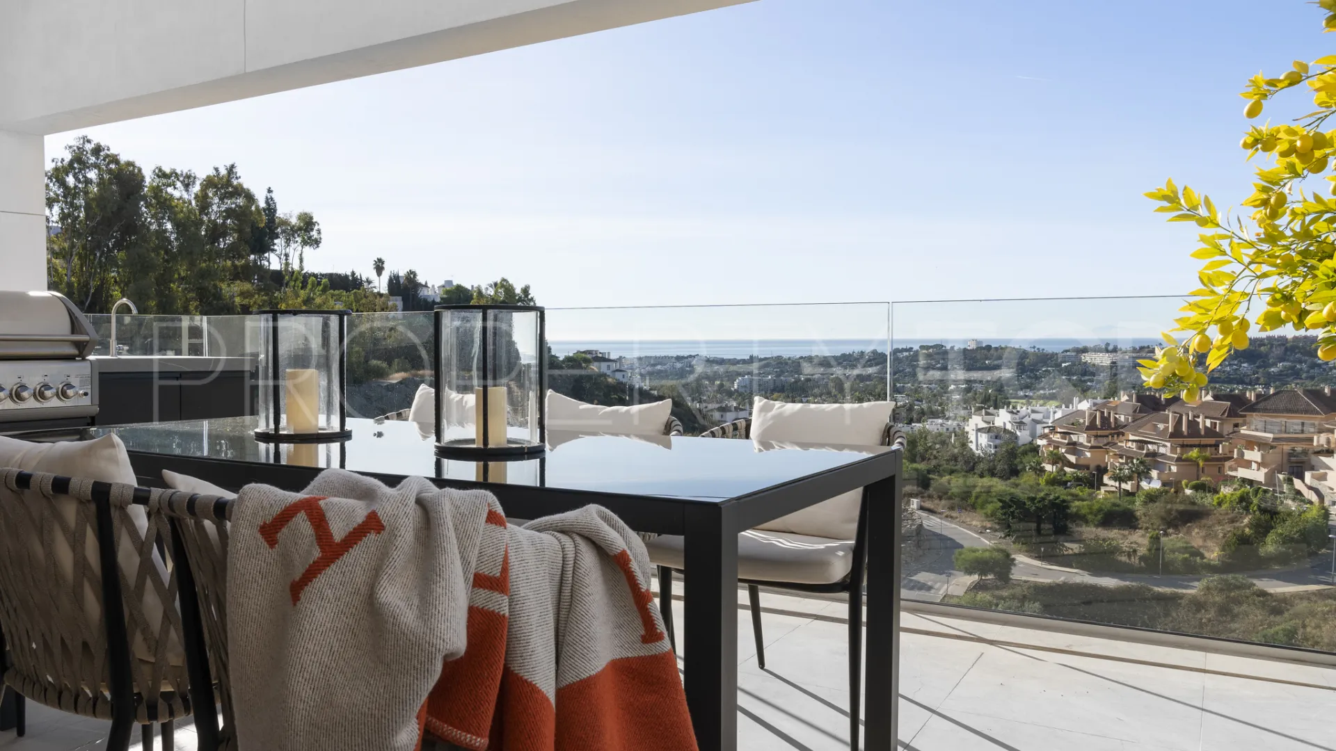 Atico duplex con 3 dormitorios en venta en La Morelia de Marbella