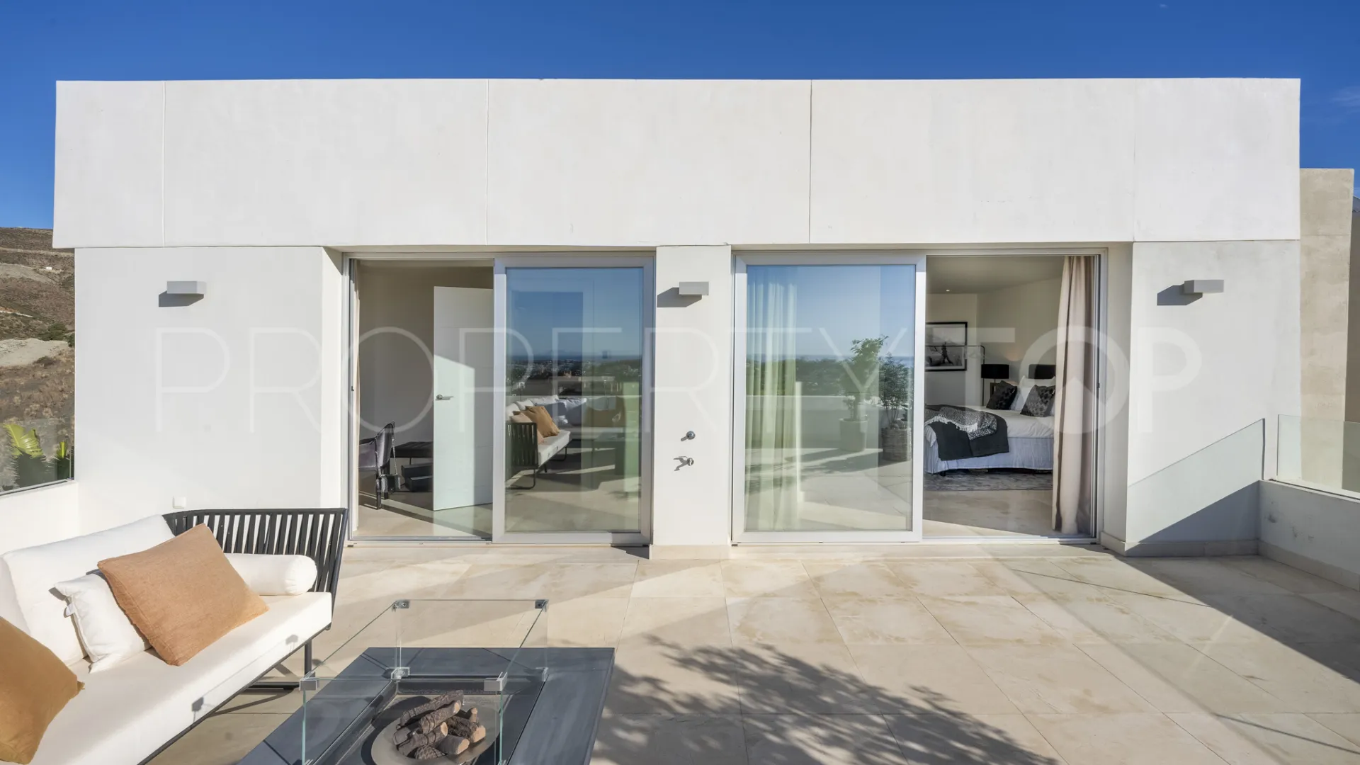 Atico duplex con 3 dormitorios en venta en La Morelia de Marbella