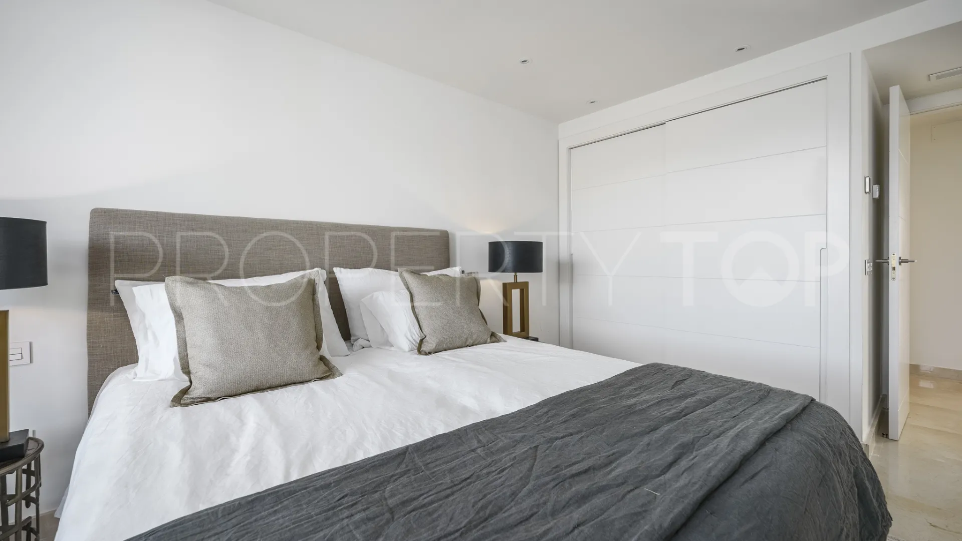 Atico duplex con 3 dormitorios en venta en La Morelia de Marbella