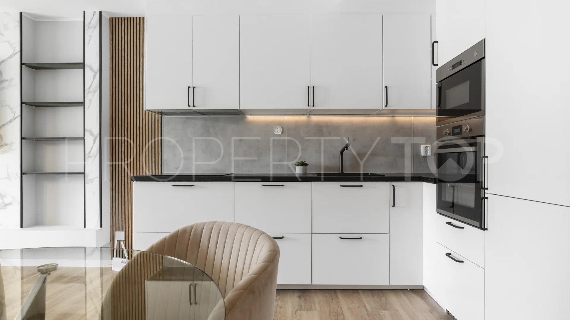 Ground floor apartment for sale in Aloha Royal