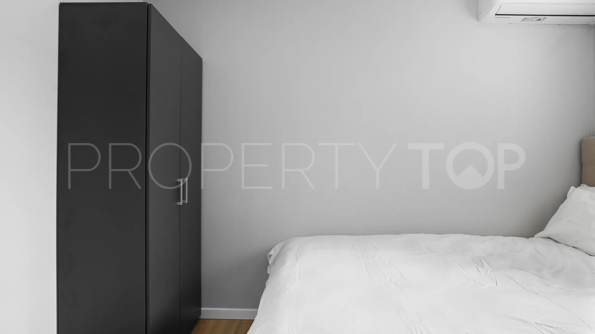 Ground floor apartment for sale in Aloha Royal