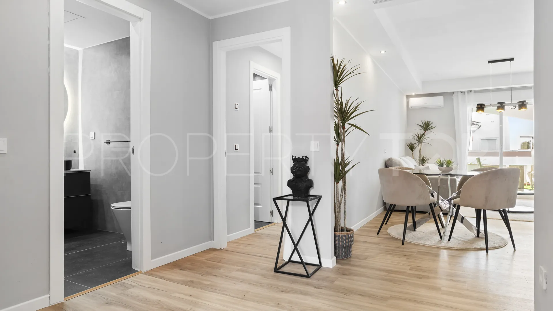 Ground floor apartment for sale in Aloha Royal
