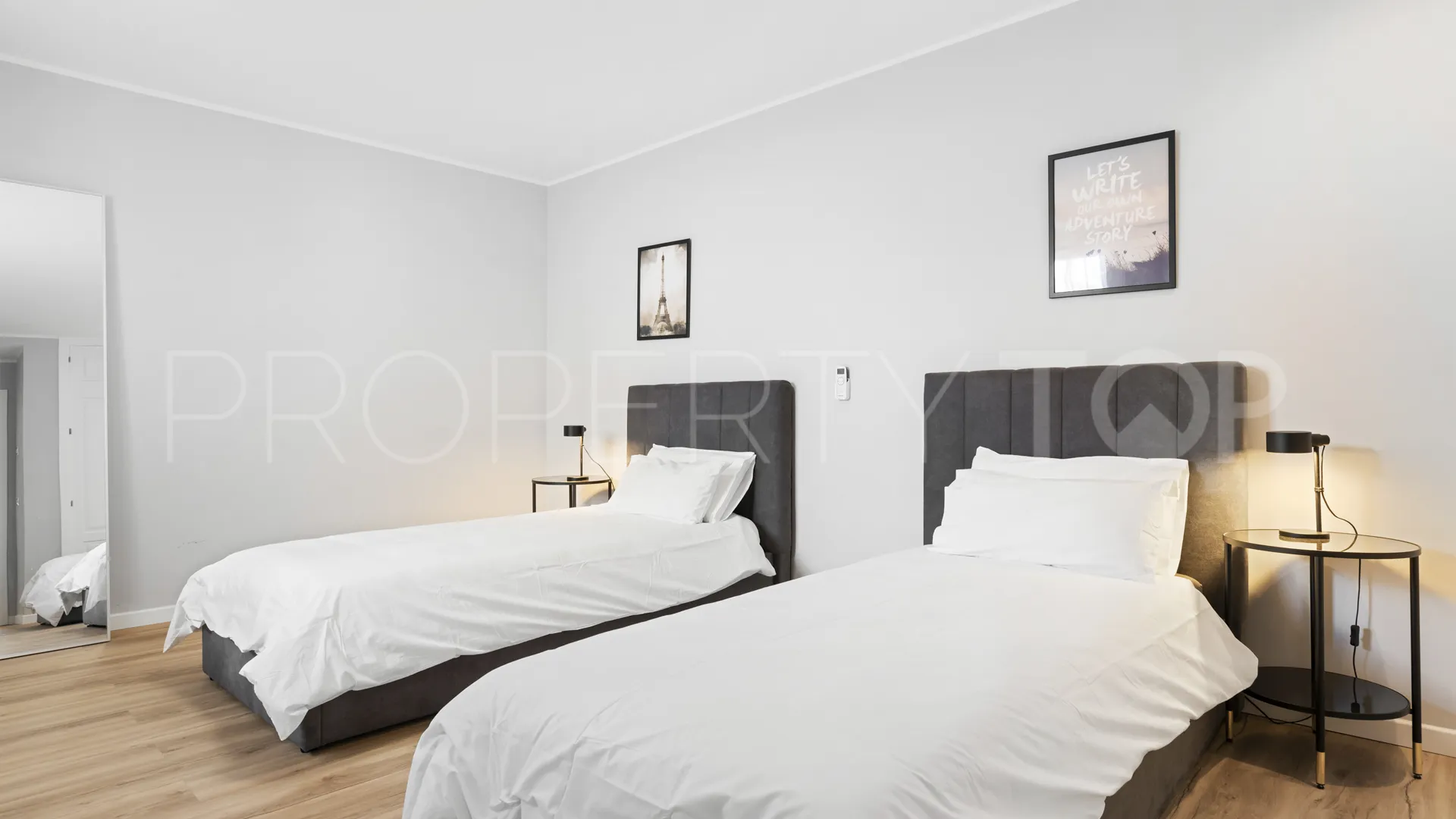 Ground floor apartment for sale in Aloha Royal