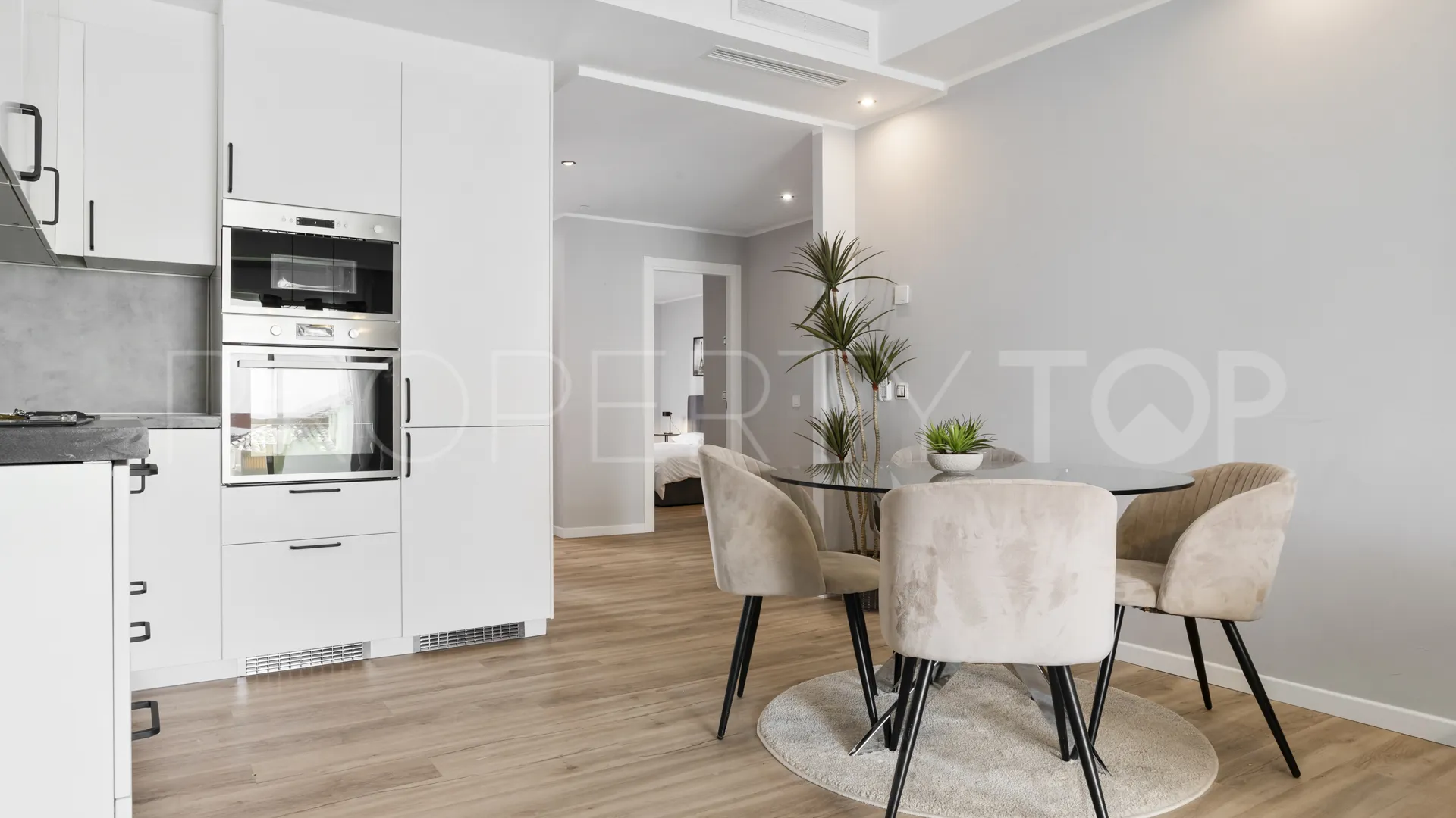 Ground floor apartment for sale in Aloha Royal