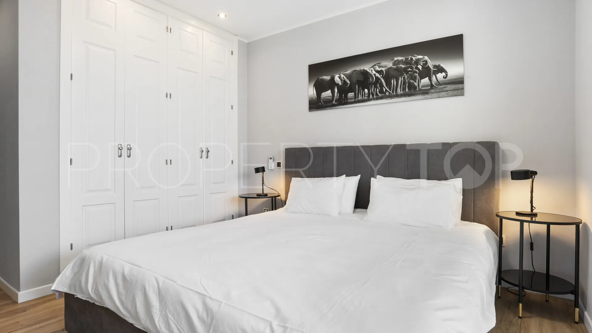 Ground floor apartment for sale in Aloha Royal