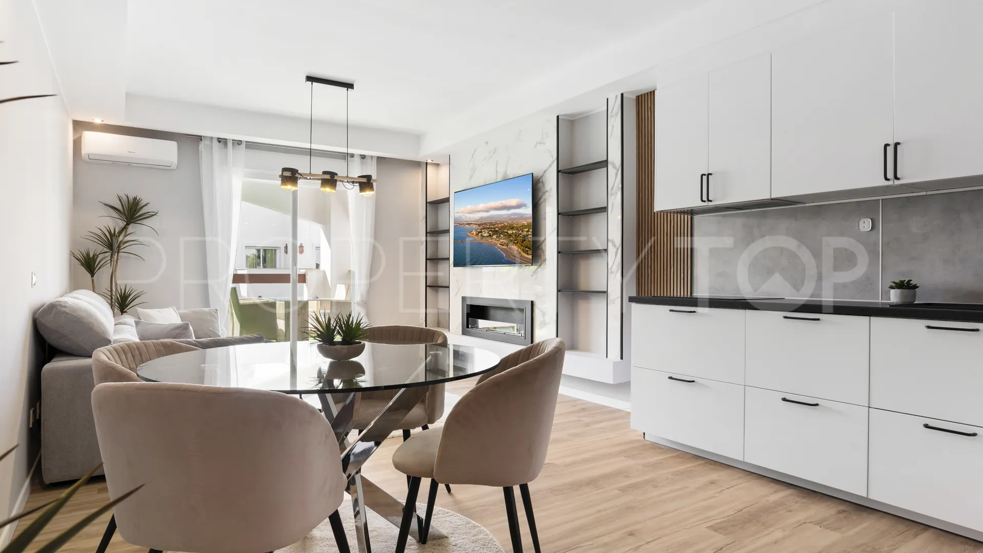 Ground floor apartment for sale in Aloha Royal