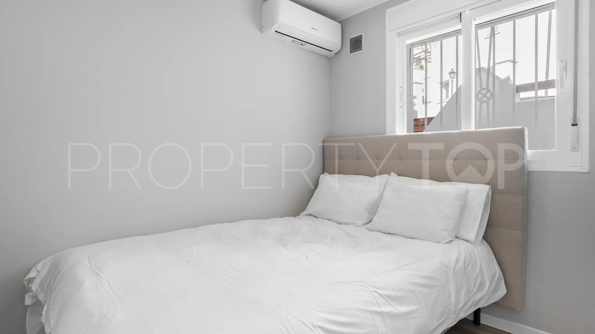 Ground floor apartment for sale in Aloha Royal