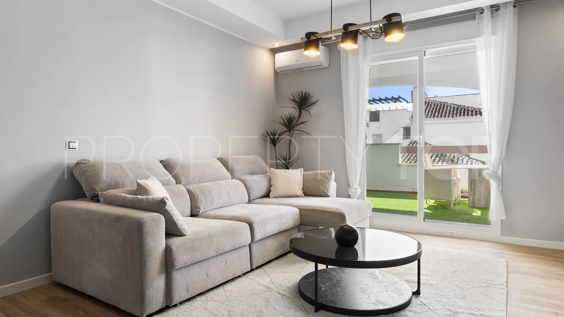 Ground floor apartment for sale in Aloha Royal