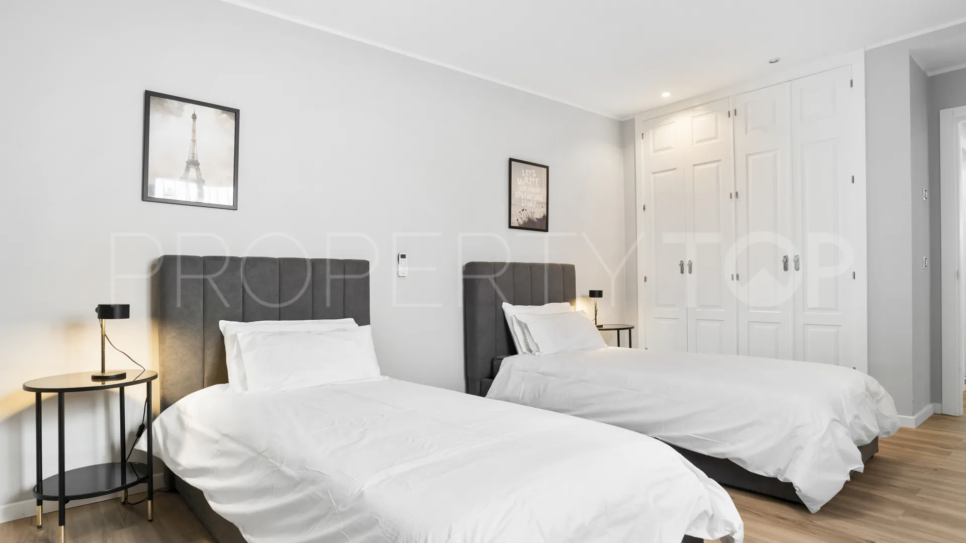 Ground floor apartment for sale in Aloha Royal