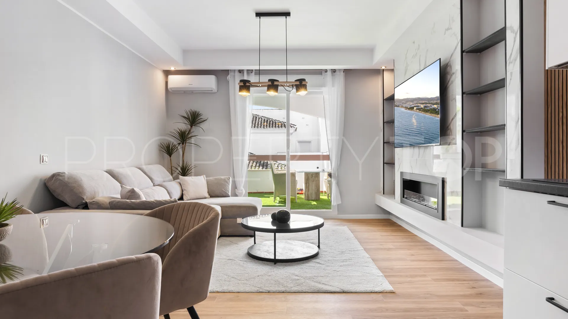 Ground floor apartment for sale in Aloha Royal